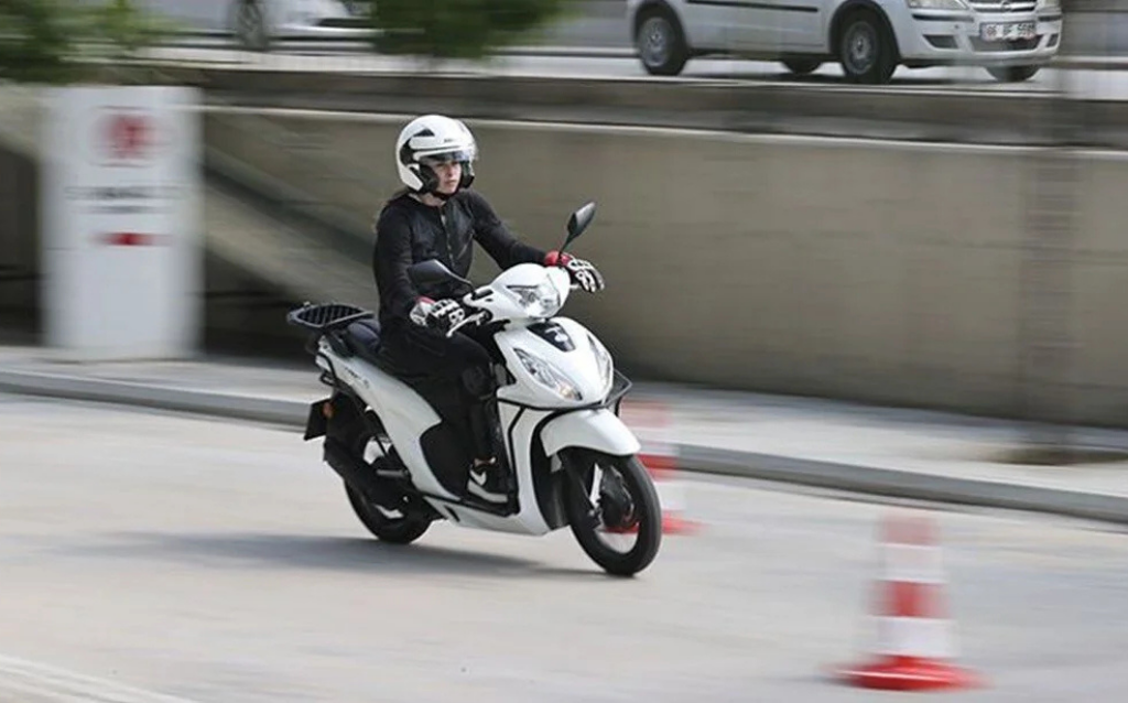 B Sınıfı Ehliyetle Kaç cc Motor Kullanılabilir? | Motoblog