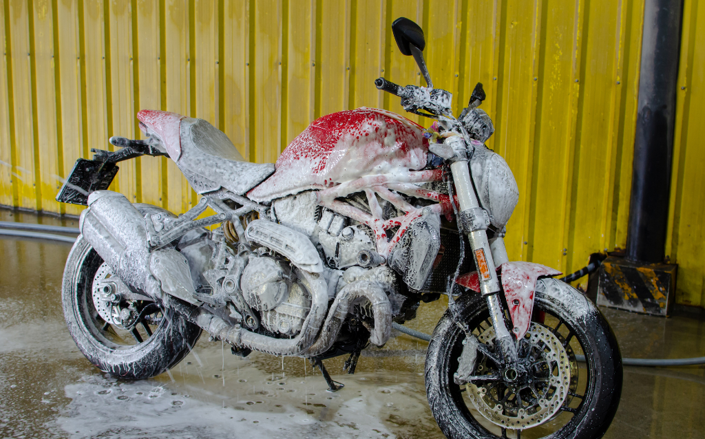 Motosiklet Nasıl Yıkanır? Adım Adım Temizlik Rehberi