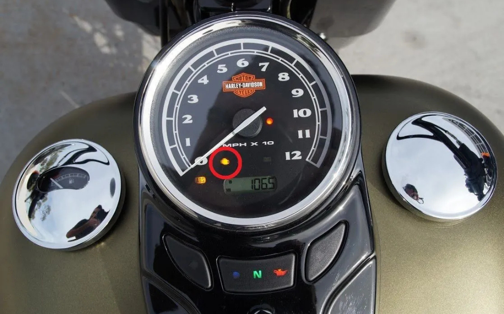 Motosiklet Arıza Lambası Neden Yanar?