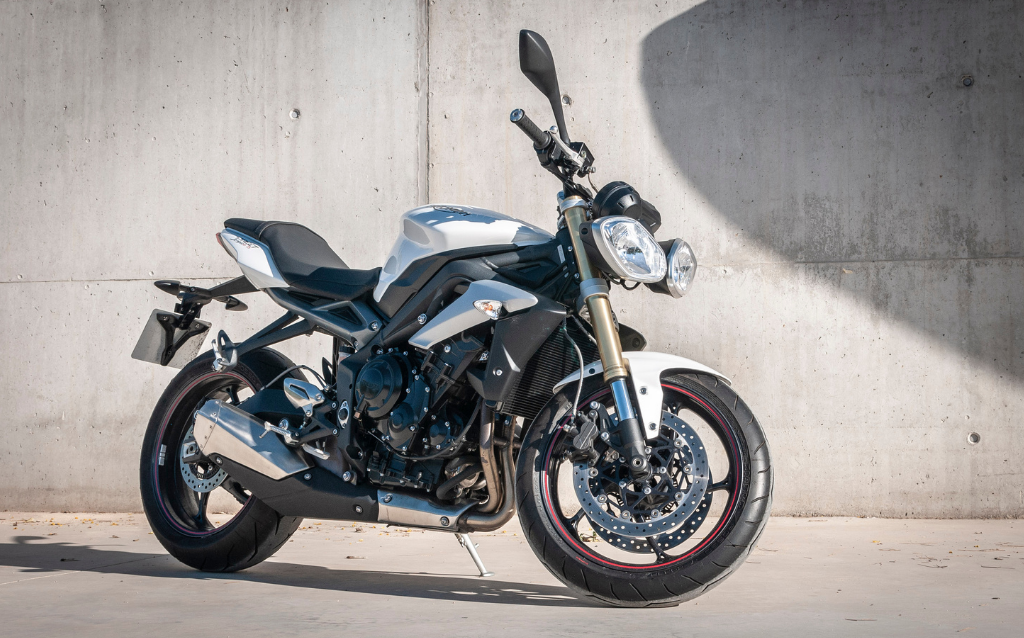 Motosiklet İlk Çalıştırıldığında Neden Tekler?